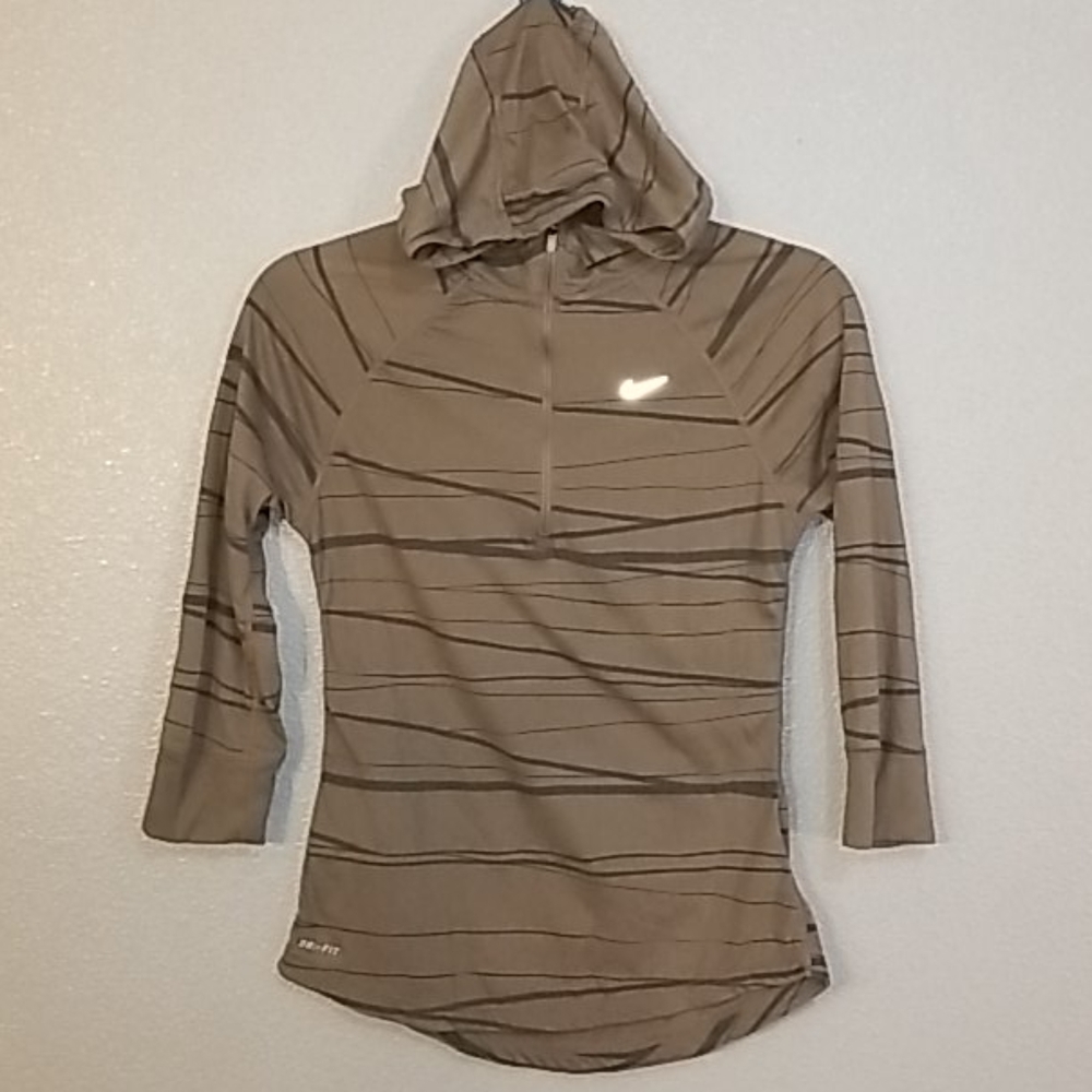 Nike Women's Small Dri-Fit 3/4 Sleeve Shirt